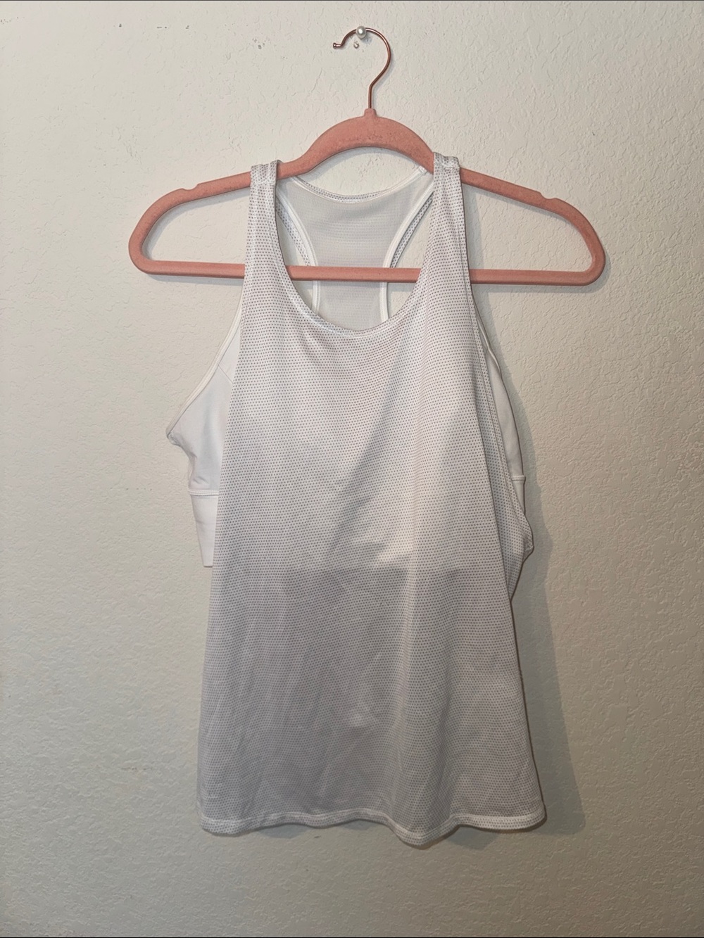 Lululemon Women’s White Mesh Racerback Tank Top with built in sports bra size 10